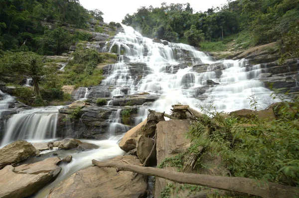 Prachtige Waterval Met Stenen Het Bos Thailand — Stockfoto