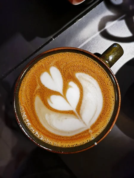 Egy Csésze Latte Art Kávé — Stock Fotó