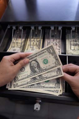Yüksek açı görünümünü değiştirmek nakit için arama kasiyer