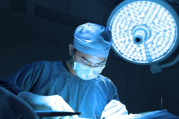 Dyrlæge Kirurgi Operationsrummet Tage Med Kunst Belysning Blå Filter - Stock-foto