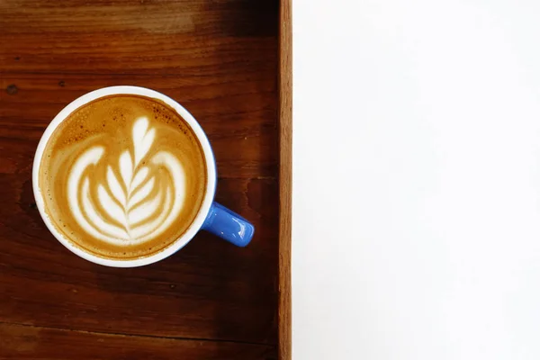 Šálek Kávy Latte Art Dřevěném Pozadí — Stock fotografie