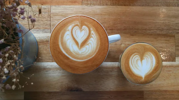 Une Tasse Café Latte Art Sur Fond Bois — Photo