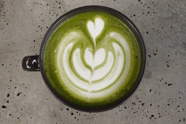 Arka plan için bir fincan yeşil çay, matcha latte.                      