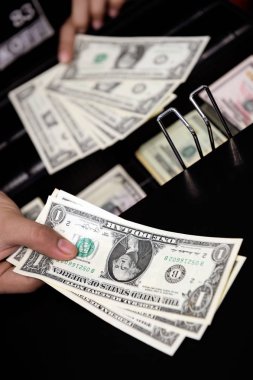 Yüksek açı görünümünü değiştirmek nakit için arama kasiyer