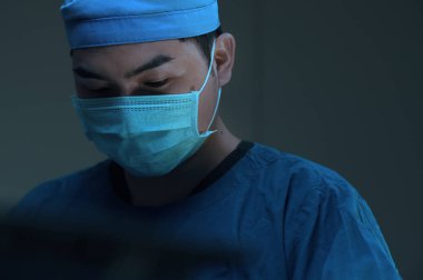 Veteriner Cerrahi operasyon odasında aydınlatma sanat ile almak ve filtre mavi