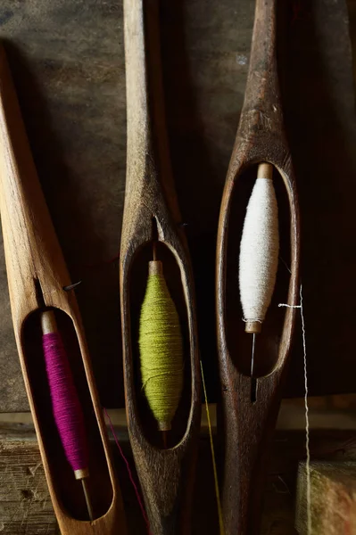 Close Spool Colorful Thread Wooden Local Equipment Weaving Fabric Traditional — Stock Photo, Image