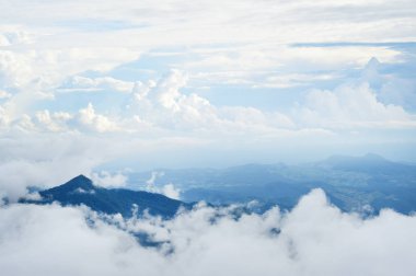 Manzara deniz sis, dağlar, Tayland