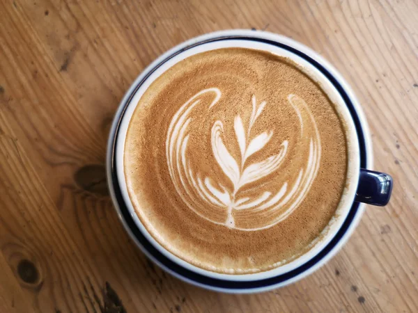 Una Taza Café Latte Arte Sobre Fondo Madera — Foto de Stock