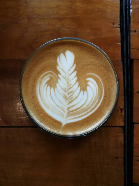 Een Kopje Latte Art Koffie Houten Achtergrond — Stockfoto