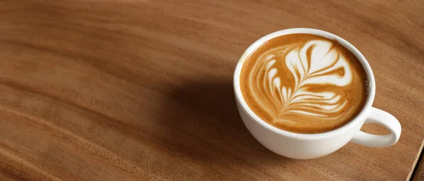 Una Taza Café Latte Arte Sobre Fondo Madera — Foto de Stock