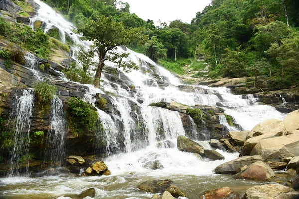 Cachoeira Bonita Com Pedras Floresta Tailândia — Fotografia de Stock