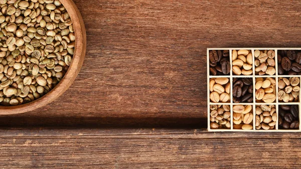 木製のボウルにコーヒー豆の閉じると背景のための長方形の箱にコーヒー豆 — ストック写真