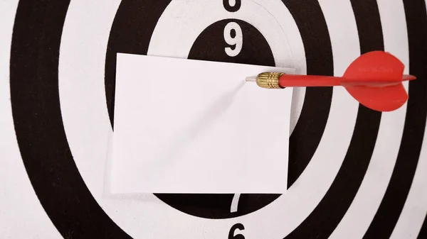 Target Red Arrow Paper Note Center Dartboard — Stock Photo, Image