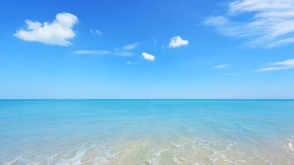 Playa Tropical Cielo Azul Naturaleza —  Fotos de Stock