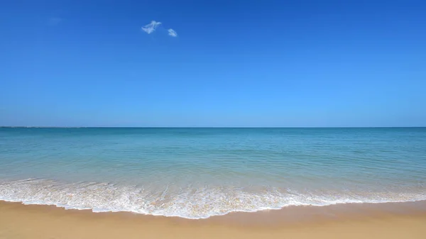 Playa Tropical Cielo Azul Naturaleza —  Fotos de Stock
