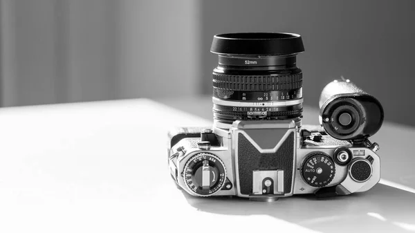Tek mercek refleksi 35mm film kamerası