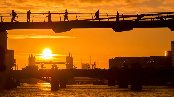 Wczesnym Rankiem Wschodzie Słońca Nad Millennium Bridge Tower Bridge Jak — Zdjęcie stockowe