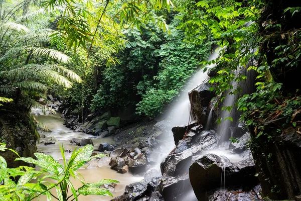 Водопад Канто Лампо Kanto Lampo Waterfall Скрытая Жемчужина Бали Можно — стоковое фото