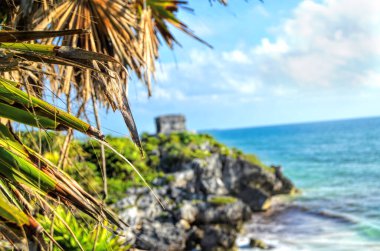 Güzel bir okyanus manzarası, antik şehir Tulum, Maya medeniyeti. Yucatan. Meksika.