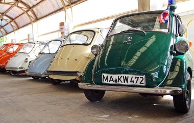 Nakorn Pathom, Thailand: 21 Ekim 2017: renkli Bmw Hetta 300 üst üste gösterir Jesada Technik Museum 