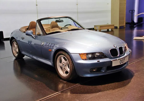 München, Almanya - 12 Nisan 2012: 007 James Bond Araba Bmw Welt Münih, Almanya, Bmw görüntüleme