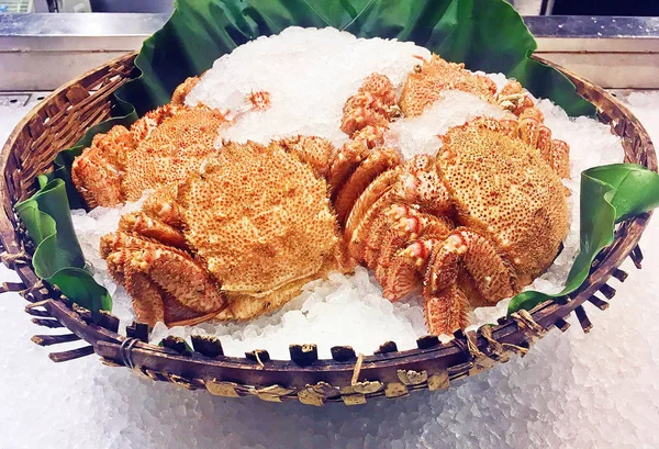 Frische Japanische Krabben Auf Eis Gelegt Verkauf Auf Dem Frischmarkt Stockbild