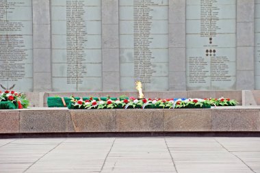 Irkutsk, Rusya: 11 Nisan 2018. Listesi ve alev memorial kompleksi içinde yaktı sırasında Dünya Savaşı Zafer 30.yıl 9 Mayıs 1975 tarihinde.