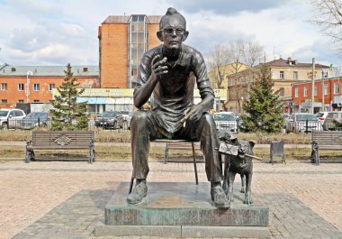 Irkutsk, Rusya - 12 Nisan 2018: Ünlü Komedi Yönetmen Leonid Gayday emek Meydanı Irkutsk, Sibirya, Rusya Federasyonu'heykeli