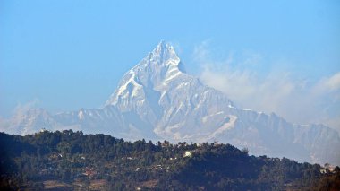 Grand Machapuchare, Annapurna 'da yüksek bir zirve. Nepal Hükümeti tarafından takip edilen tırmanışa izin verilmez.