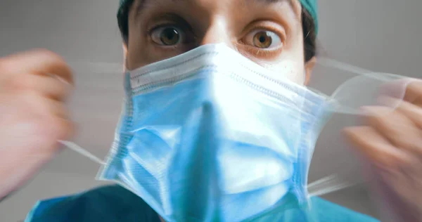 Chirurg Noszący Maskę Twarzy Portret Bliska — Zdjęcie stockowe