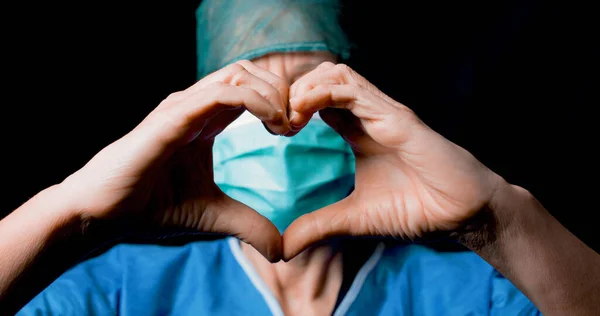 Dokter Wanita Menunjukkan Simbol Jantung Dengan Tangannya Untuk Memberi Harapan Stok Lukisan  