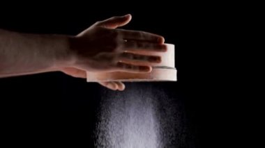 Elle un doğruyorum. Yavaş çekim