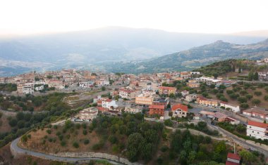 Calabria, dağlarda Careri adında küçük bir köy.