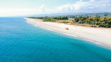 İtalya, mavi Akdeniz 'in güzel kıyılarındaki hava manzarası 