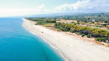 İtalya, mavi Akdeniz 'in güzel kıyılarındaki hava manzarası 