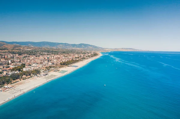 Italien Luftaufnahme Der Wunderschönen Küstenstadt Blauen Mittelmeer — Stockfoto