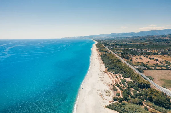 Itália Vista Aérea Sobre Bela Cidade Costeira Mar Mediterrâneo Azul — Fotografia de Stock