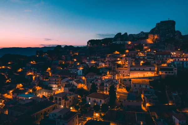 Ardore (Calabria), İtalya, sabahın erken saatlerinde şehrin en iyi manzarası 