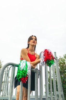 Ponpon Kız Futbol Stadyumu 'nda Kalbini Pompon ile Alkışlıyor .