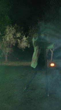 Cadılar Bayramı Kırsalında Canavarlar