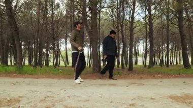 Babalar Günü 'nde, oğlunla Doğal Park' ta bir yürüyüş..