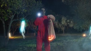 Cadılar Bayramı Kırsalında Canavarlar