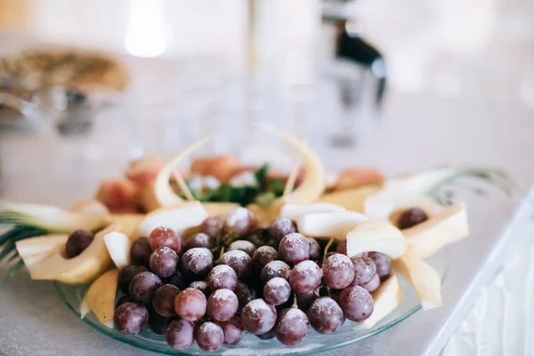 Mesa Sobremesa Recepção Casamento Com Frutas Frescas — Fotografia de Stock