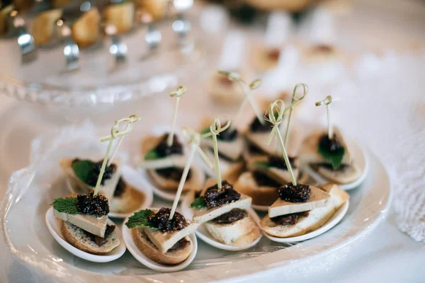 Delicious Tabel Pernikahan Pengaturan Bruschettas — Stok Foto