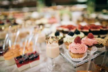 Düğün resepsiyonu şeker tablo