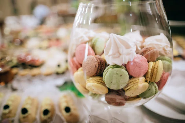 結婚式レセプション キャンディ デザート テーブル — ストック写真