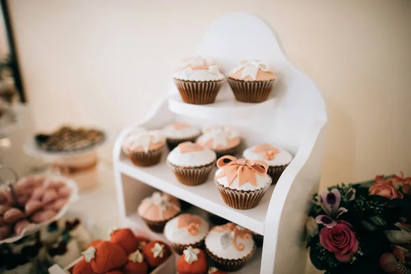 Mooie Dessert Tabel Voor Een Huwelijksfeest — Stockfoto