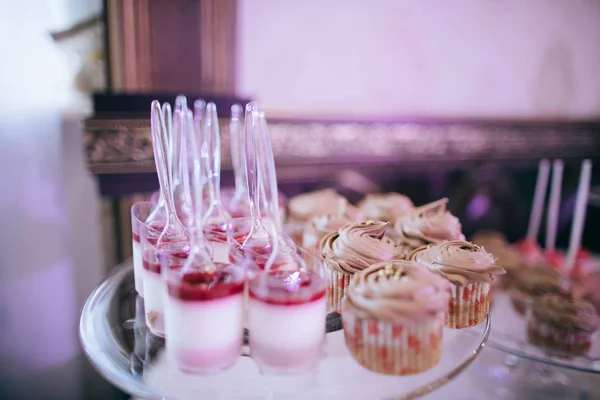 Godiskaka Bord Med Sötsaker Godis Dessert — Stockfoto