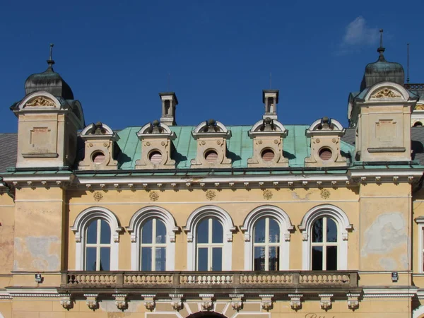 Detail des Neorenaissance-Gebäudes, Burghof in svetla nad sazavou — Stockfoto