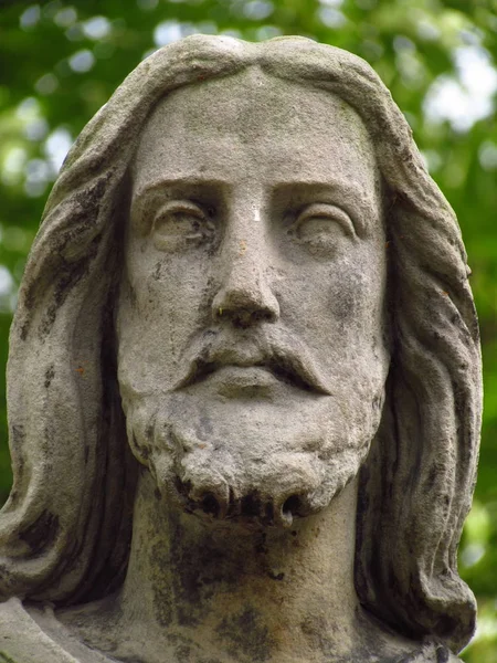Λεπτομέρεια του αγάλματος - Christus πρόσωπο σε τάφος στο παλιό νεκροταφείο abadoned — Φωτογραφία Αρχείου